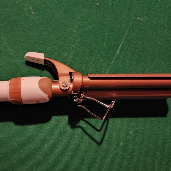 Conair Durable Ceramic Triple Barrel Waver - Picture 5 of 7